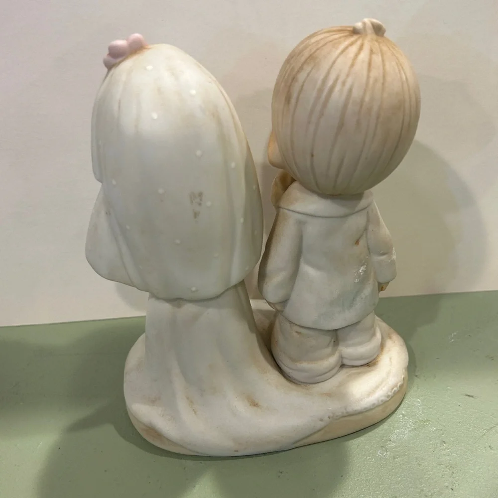 Charming precious moments Wedding Couple Figurine - Cream and Pink